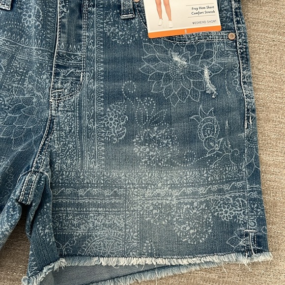 Seven7 Fray Hem Comfort “Kaui” Floral Pattern Weekend Shorts Size 8. NWT - Picture 4 of 12